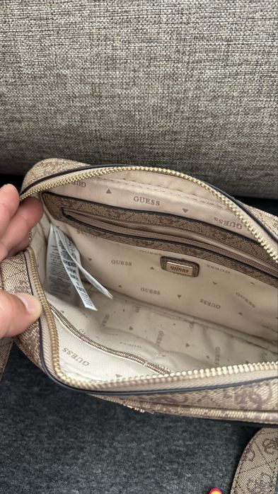 Vand guess rupsac si geanta