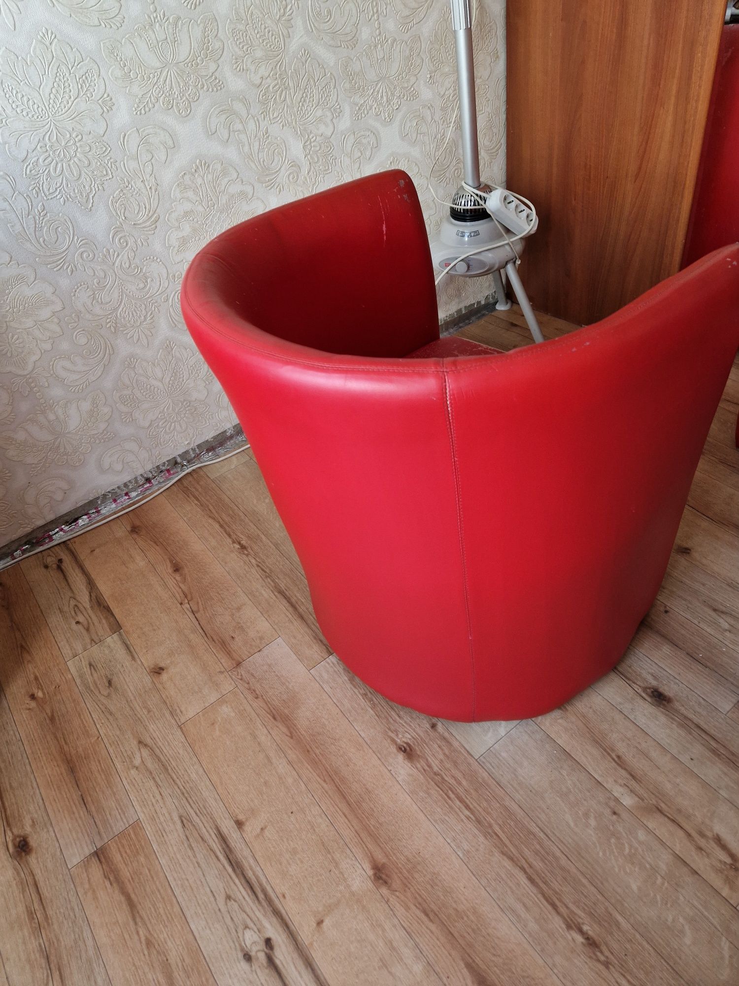 Продается 2-кресло по 3000т.СРОЧНО