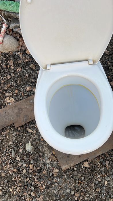 Продам унитаз в рабочем состояний