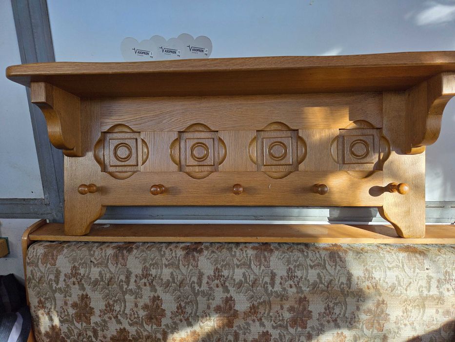 Дървена закачалка