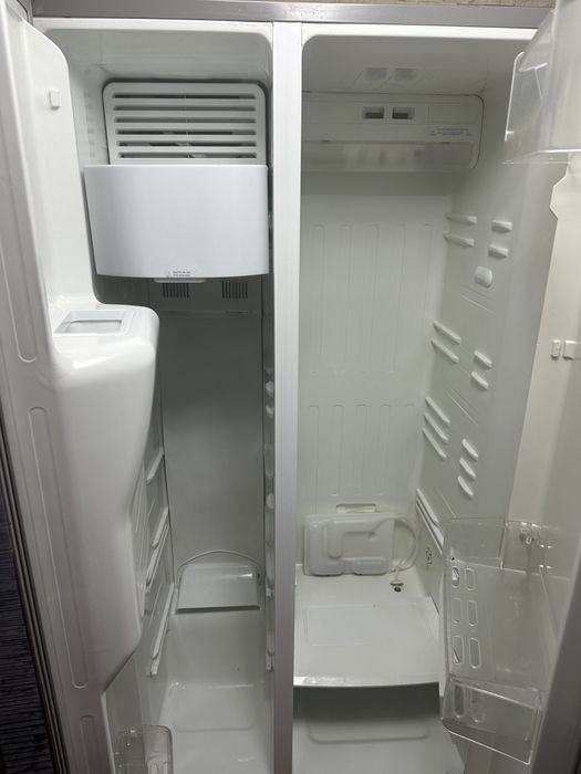 Se vinde frigider in satre foarte buna .