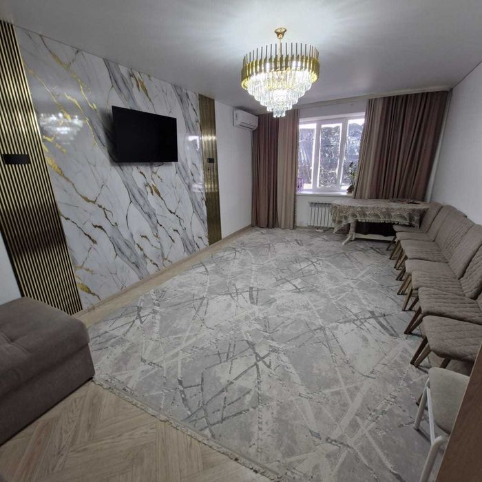 Продам двухкомнатную квартиру в 10 мкрн на 9 этаже из 10