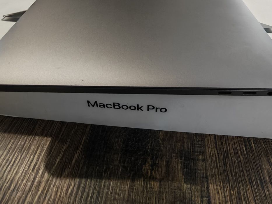 Macbook Pro 2017-13.3" Touchbar 16 GB RAM 512 GB