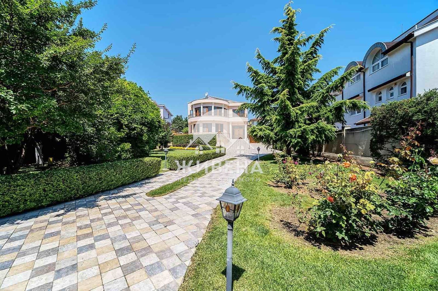 Луксозна къща в м-т Евксиноград, РЗП: 660 кв.м