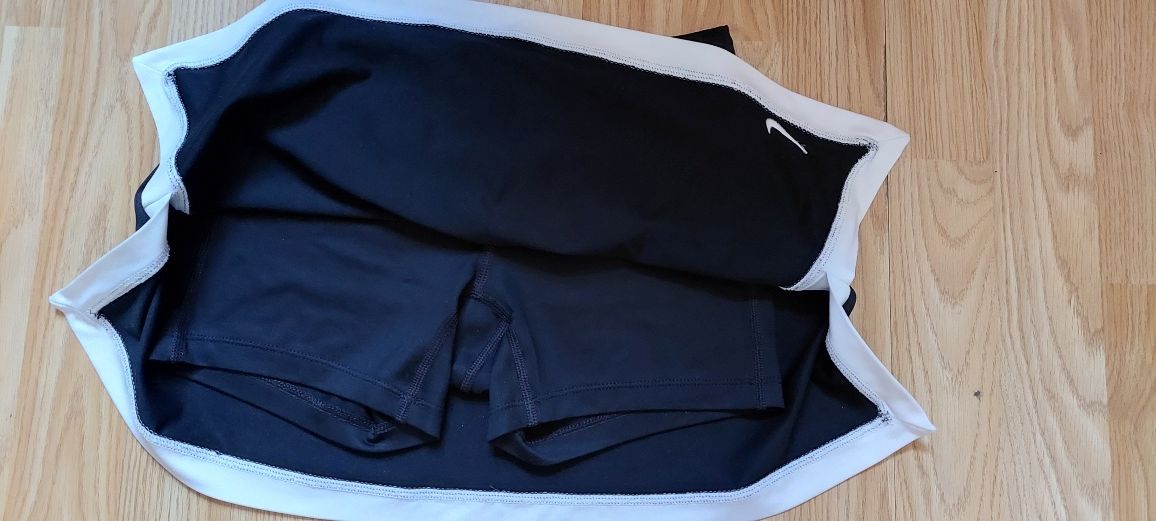 Тенис пола Nike размер XS