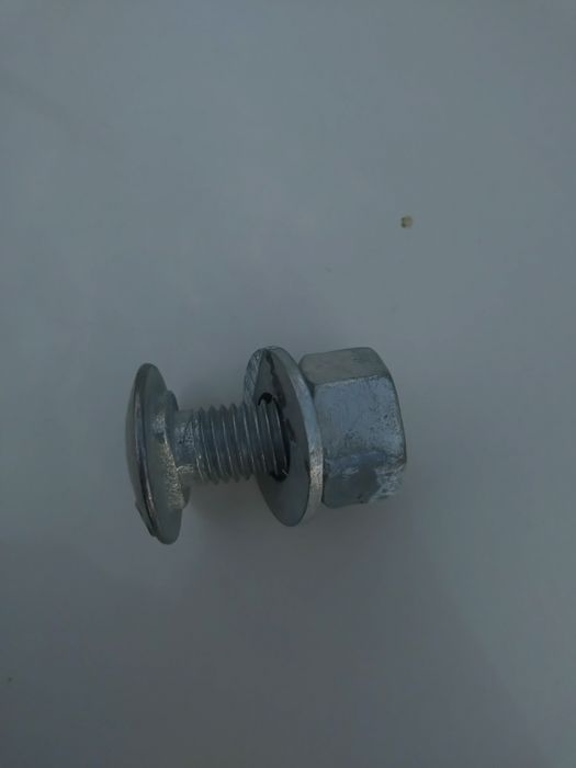 Болт йулдаги ограждение ва светофорларни хамда йул учун ишлатилади