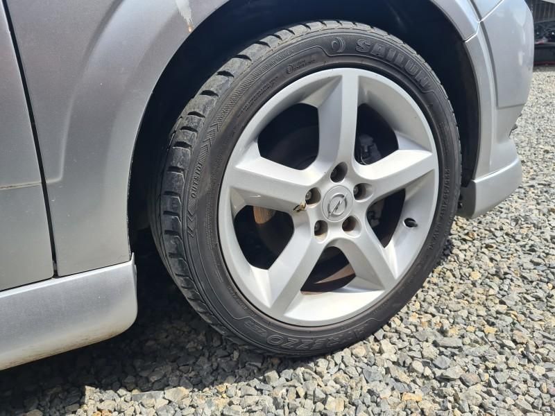 Jante aliaj R17 5X110 cu anvelope vara 225/45/17 Opel Astra H GTC