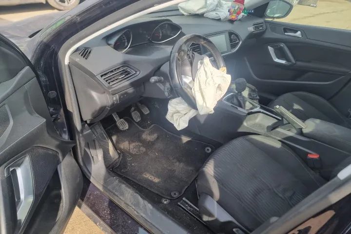 scut motor vas lichid parbriz chedere parbriz geamuri laterale oglinda completa stanga dreapta peugeot 308 T9 2015 motor 1.6hdi  120CP cod  BHZ dezmembrez dezmembrari