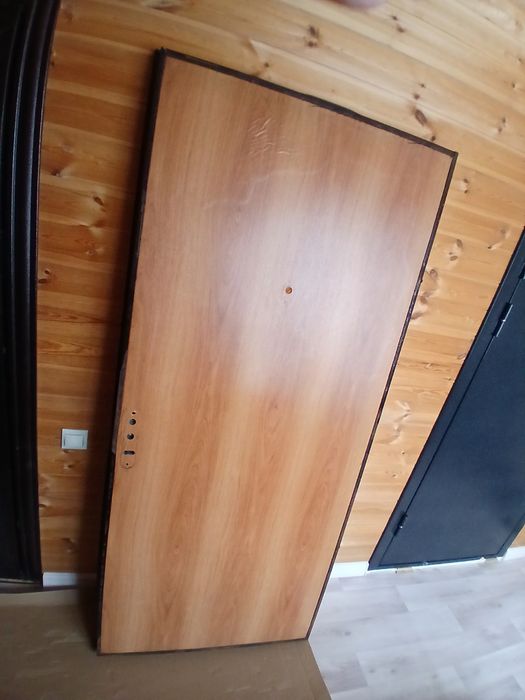 Продам дверь б/у