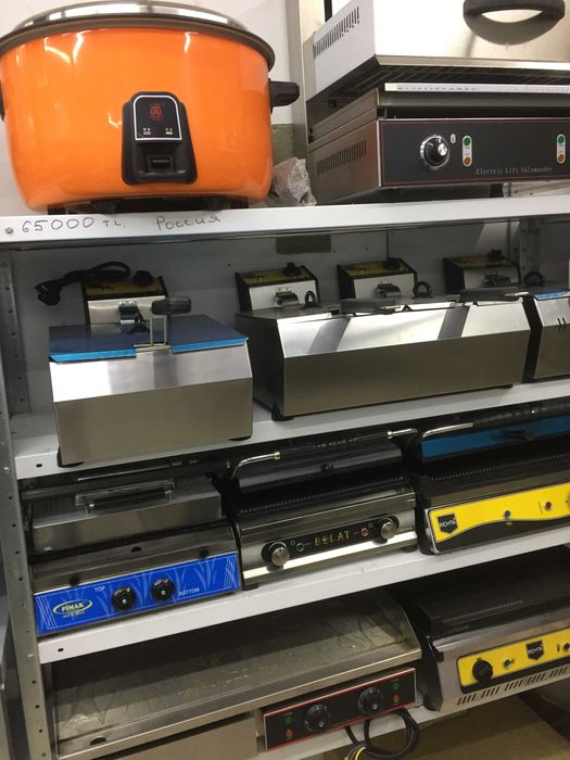 Фритюрница, гриль и разделочный стол