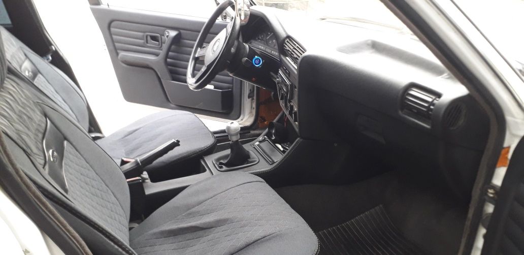 Продам BMW E30 в хорошем состоянии