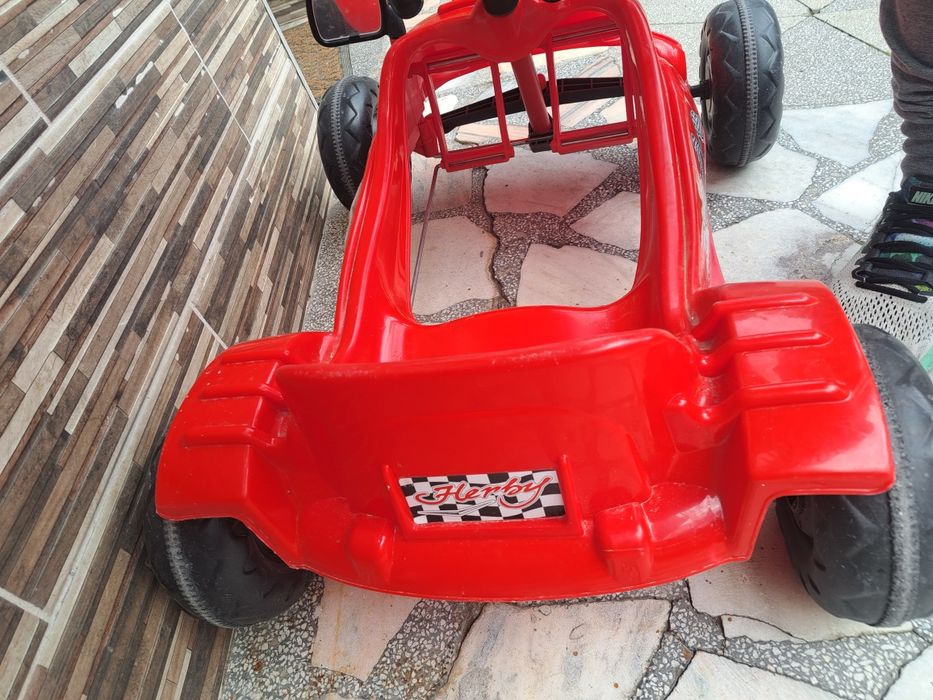 Детска кола с педали Хърби