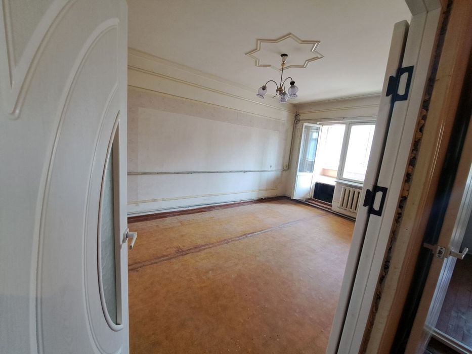 Квартира в Ахунбабаевском массиве , за каналом Лаззат