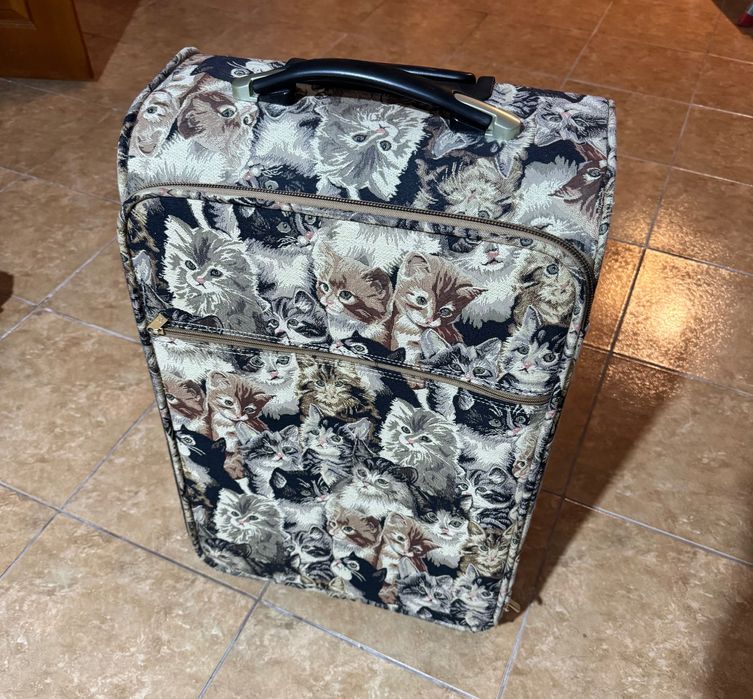 Valiza mare cu pisici