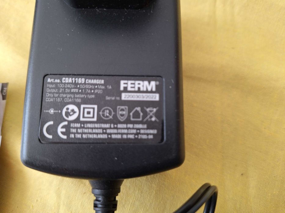 Incarcator  pentru acumulatori 20V,  2A  - 4A   model FERM CDA1169
