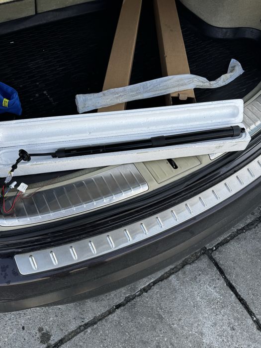 Ел.амортисюри за багажник infinity