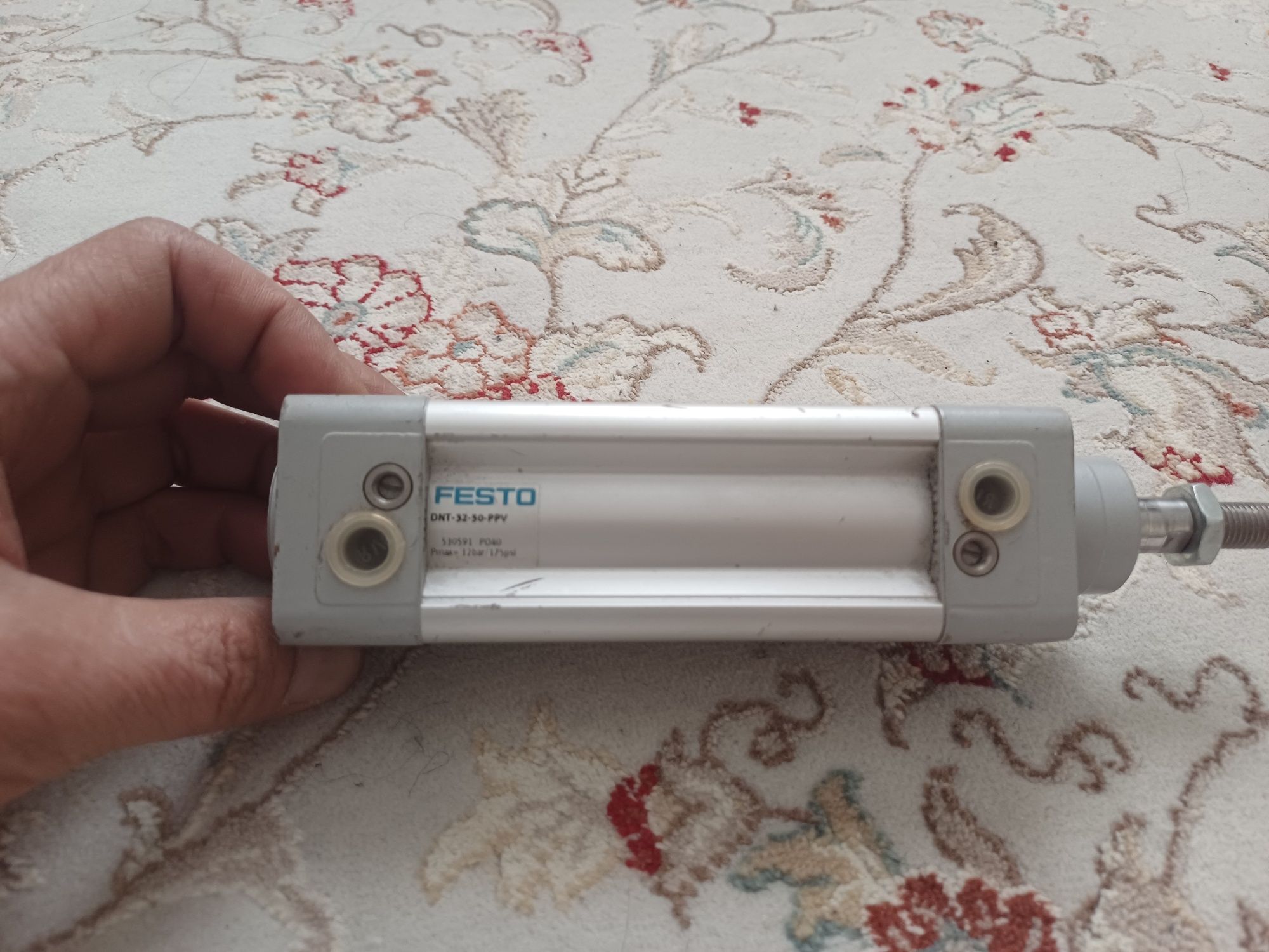 Продается пневмоцилиндр Festo