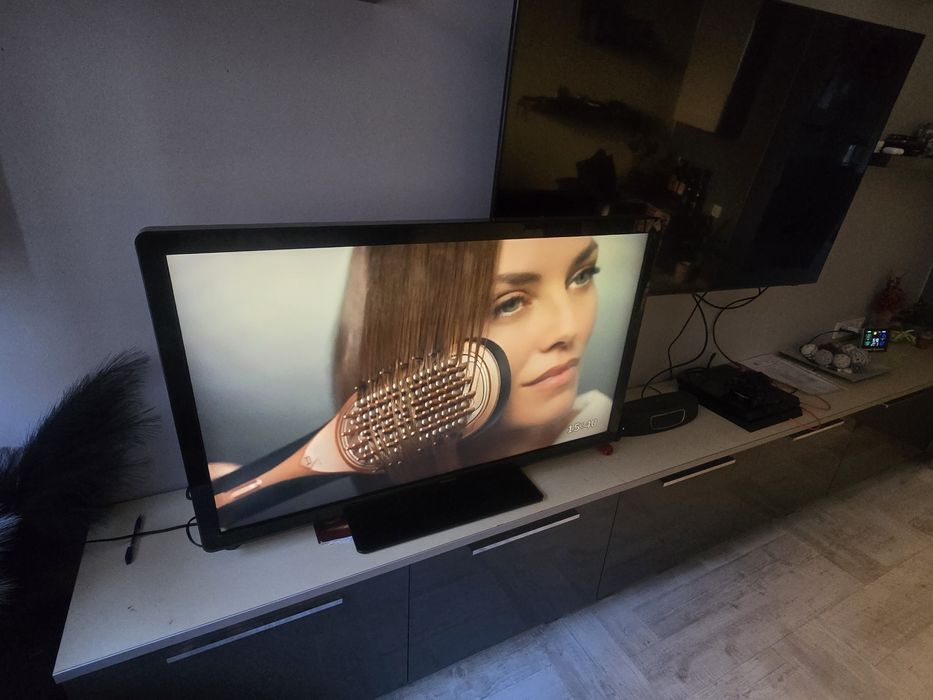 Продавам телевизор Филипс 42 инча!