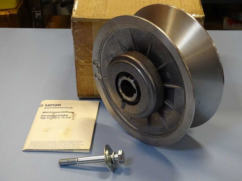 Вариаторна шайба Lenze 20-910 variable speed pulley 28H7 Ф205/Ф28