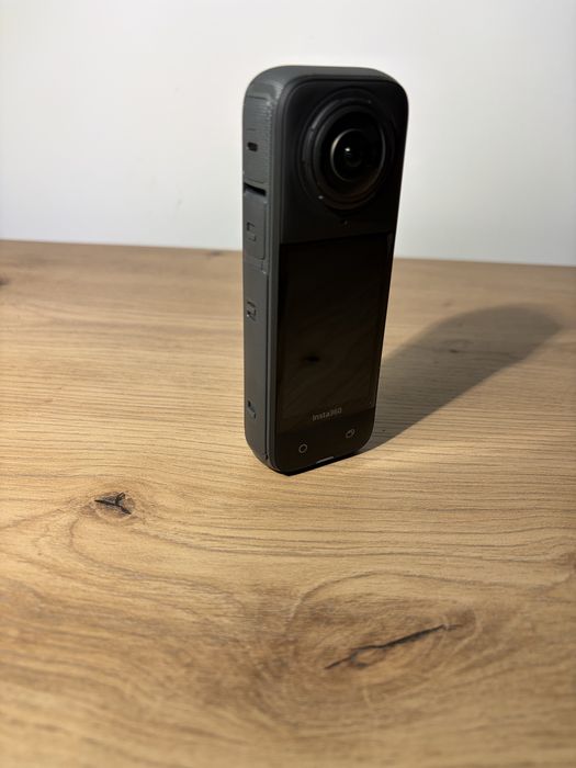 Insta360 X4 – ca nouă + trepied 1.8 m + SD 128 GB + accesorii complete