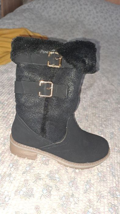Продам новые сапоги. 5000т.