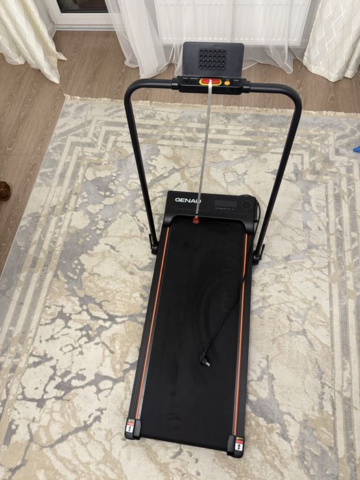 Беговая дорожка Genau Stride X — почти новая, легкая и компактная!