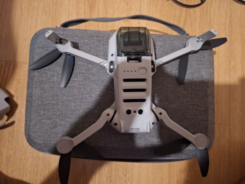 Дрон DJI Mini 2 Fly More Combo