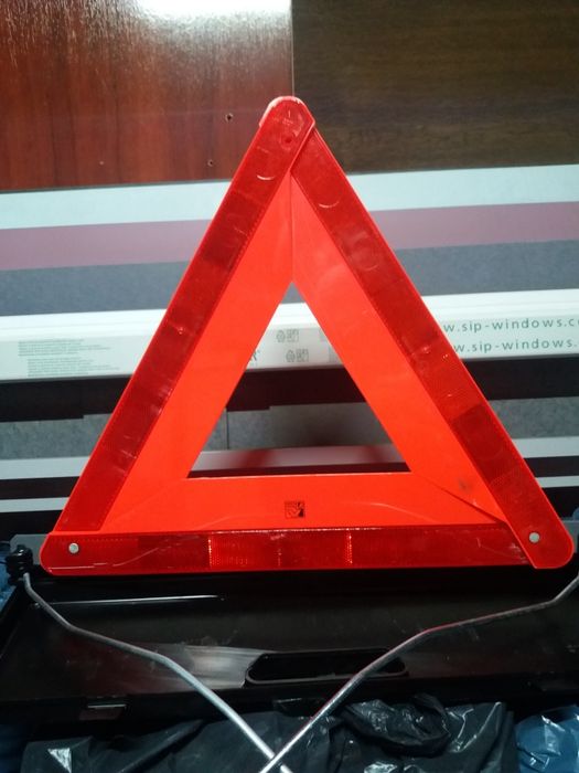 Triunghi reflectorizant auto