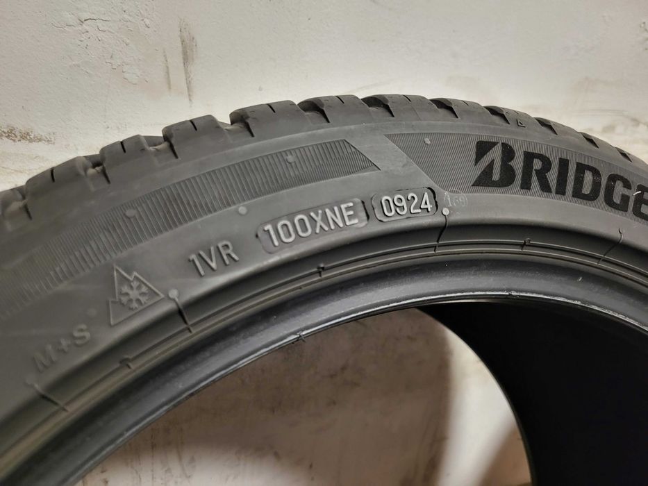 255/40/19 Bridgestone / всесезонни гуми