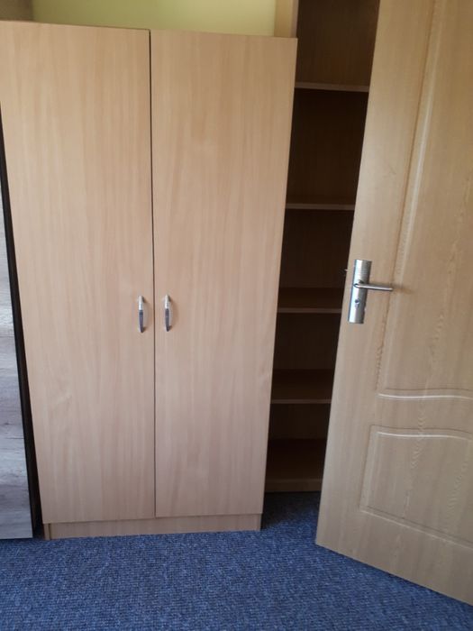 vand 3 dulapuri si 1 bibiloteca aproape noi