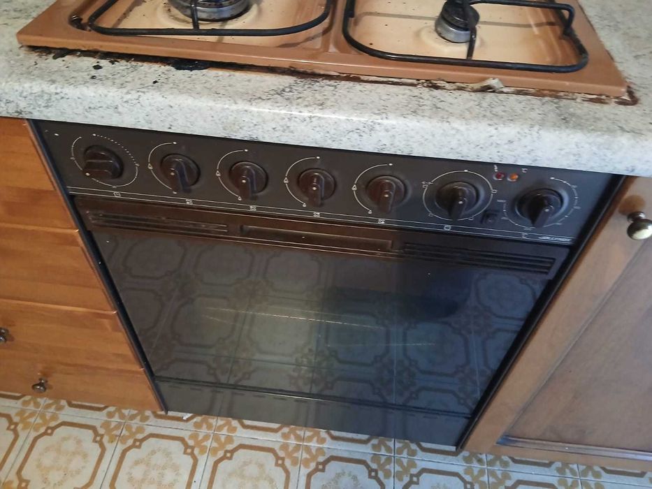 Bucatarie pe Colt cu Masa si 6 Scaune