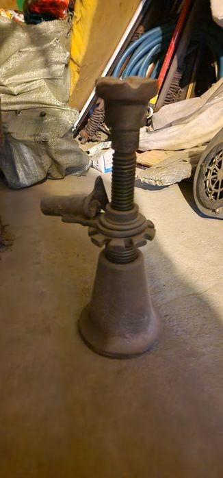 Продам домкрат  и ключи совецкие