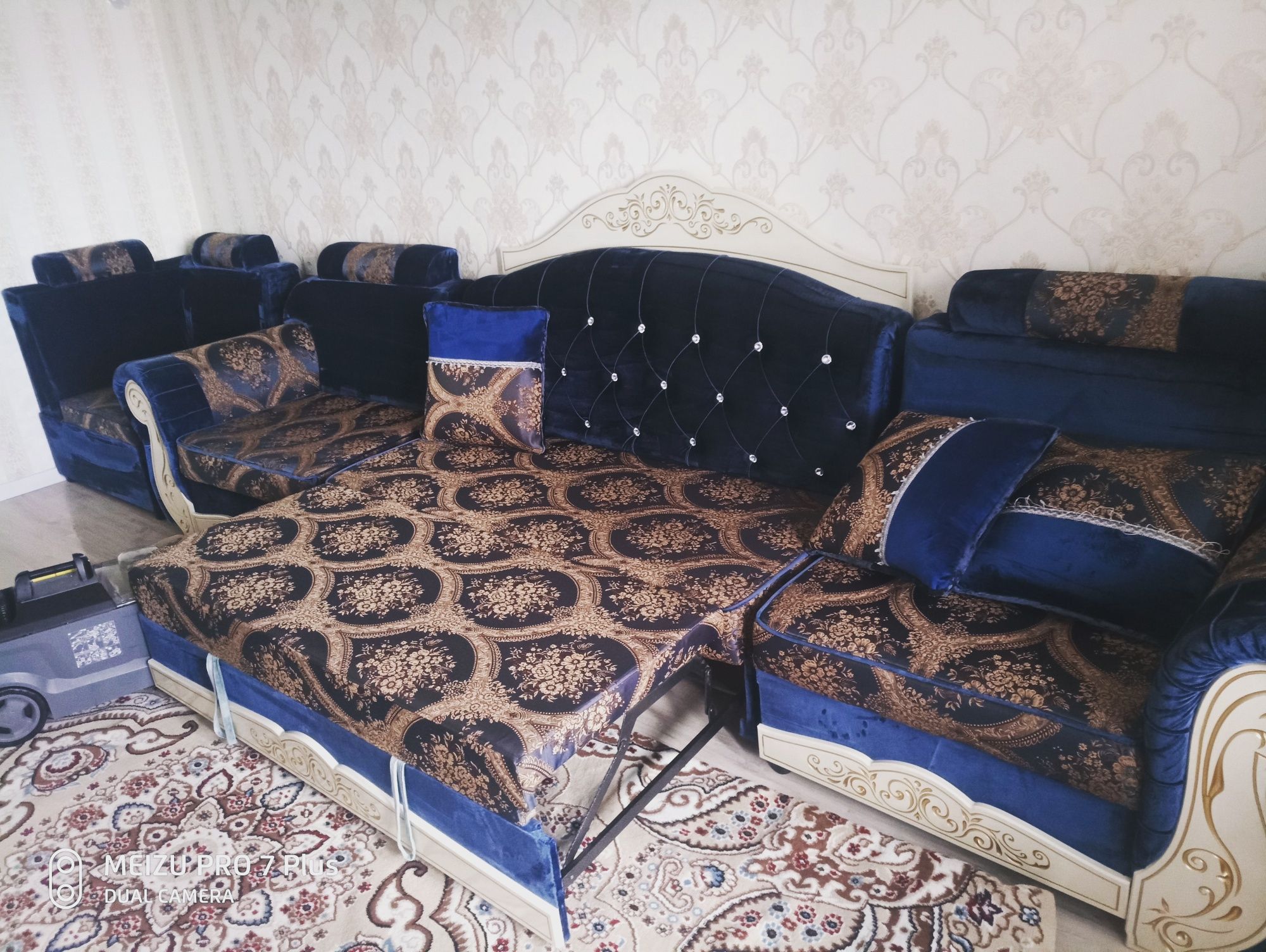 химчистка матрасов и мягкой мебели и ковров с выездом на дом.