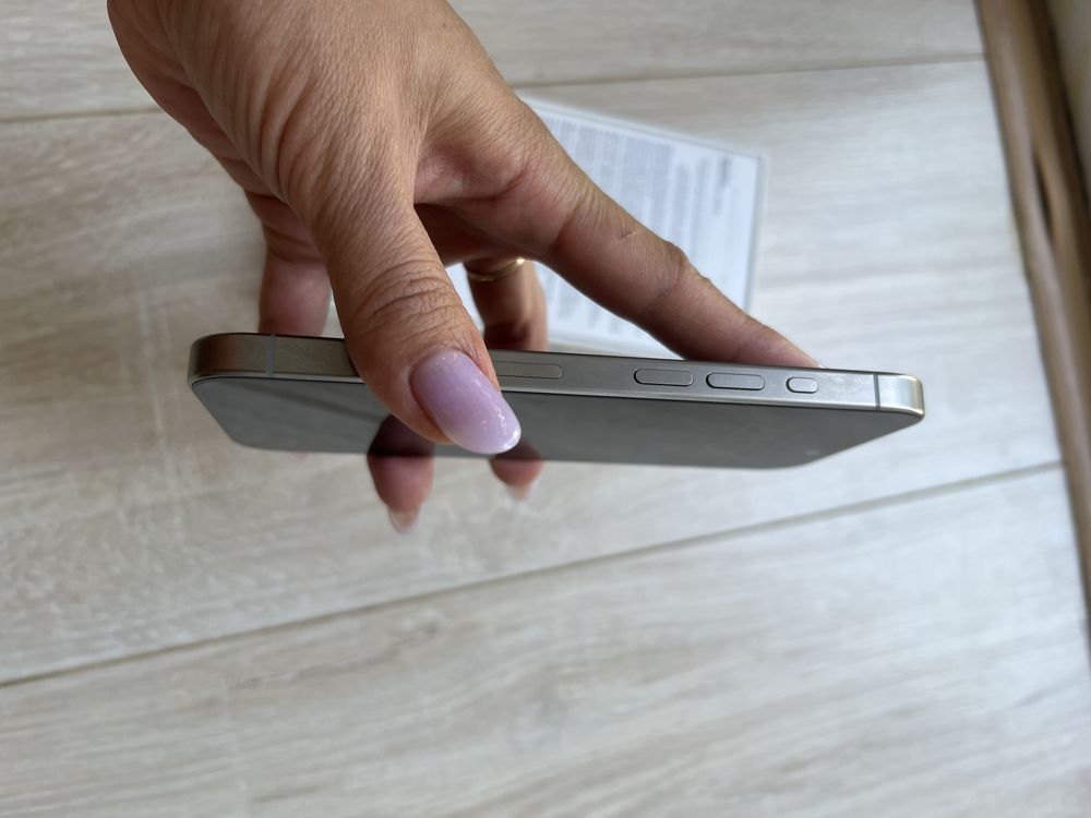 Iphone 15 Pro (128 GB)пользовались пару месяцев