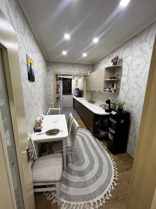 Продаю 2в3/4/4 Максим Горький 77-серия