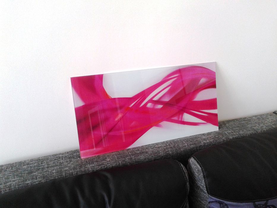 Намалена от 57 лв-Картина абстракт стъкло в циклама фуксия
