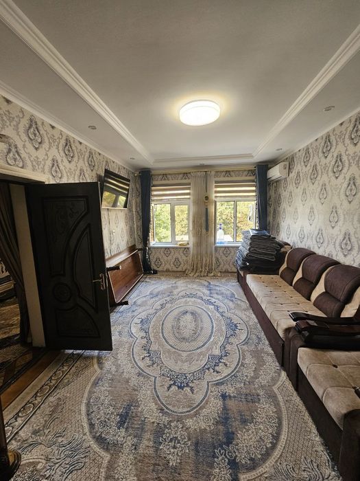 Kvartira sotiladi 4 xona 2 etajli domi 2 etaji