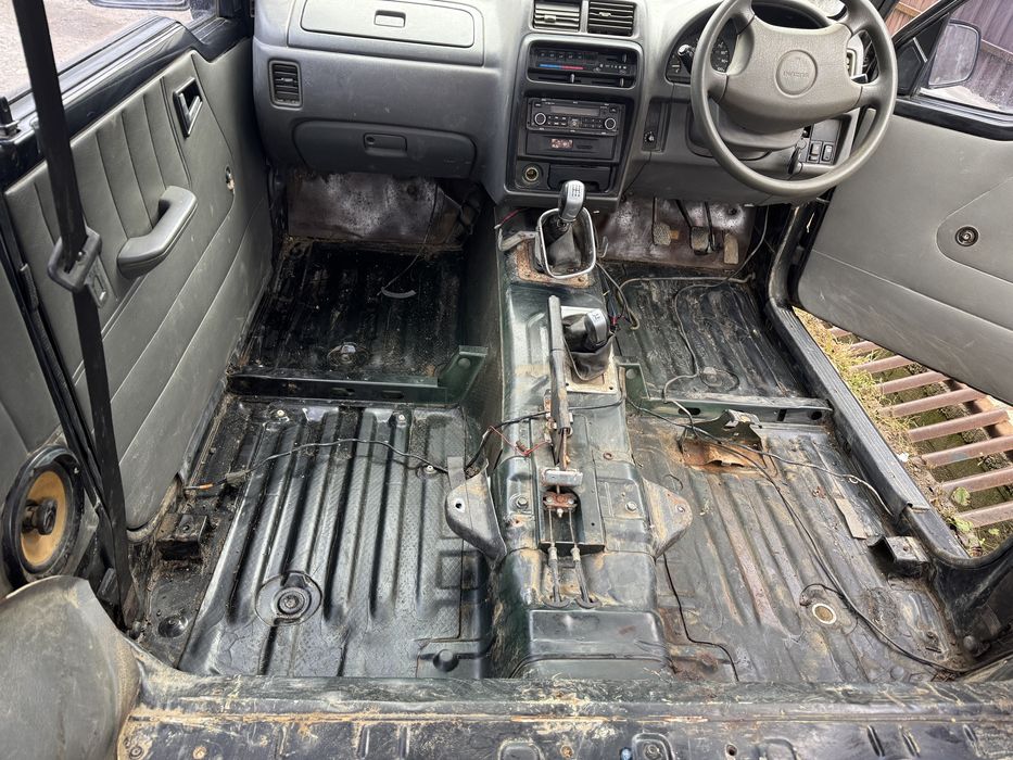 Suzuki vitara volan dreapta FARA GRAM DE RUGINA