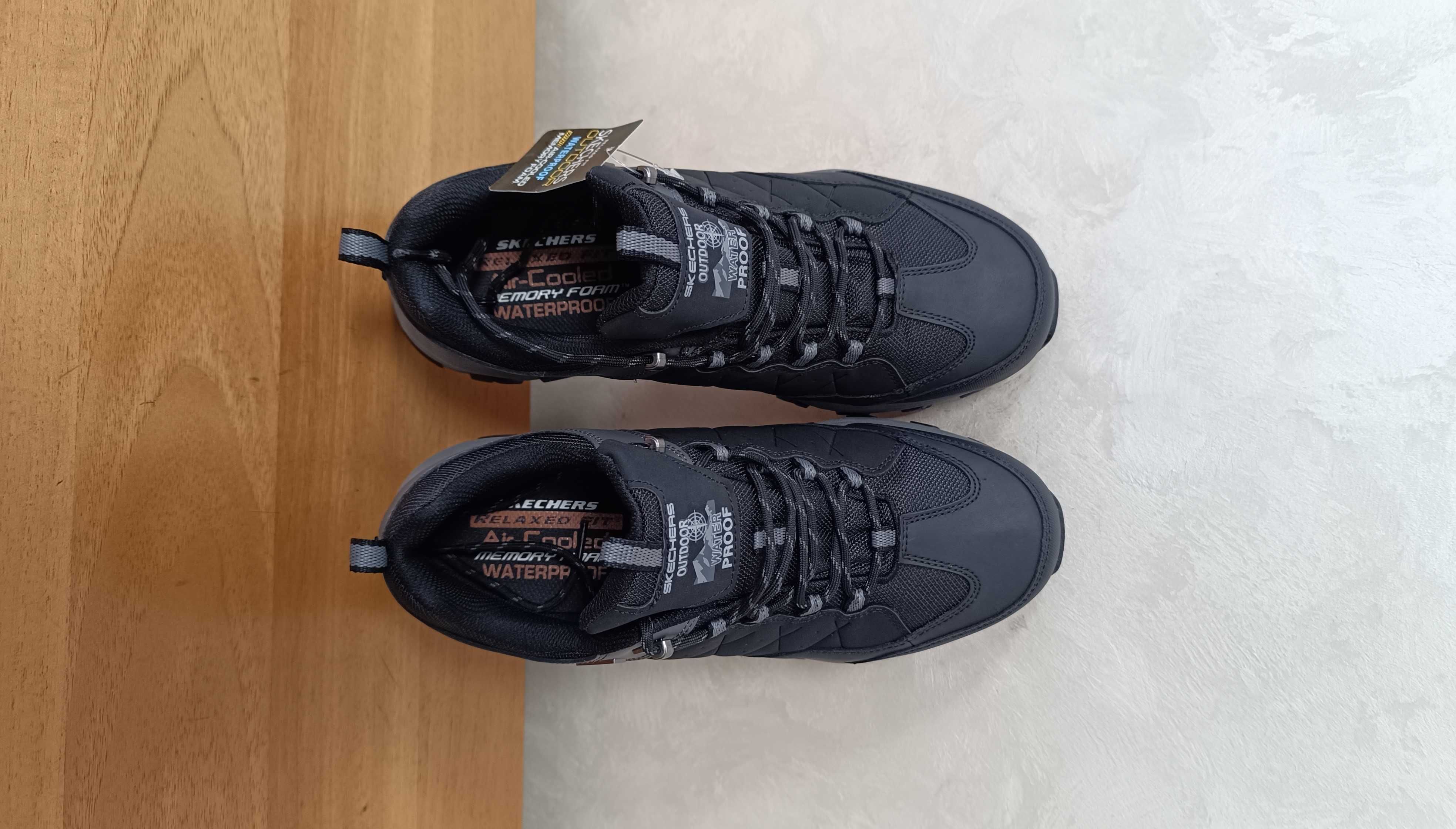 Skechers- Selmen-Чисто Нови в Кутия