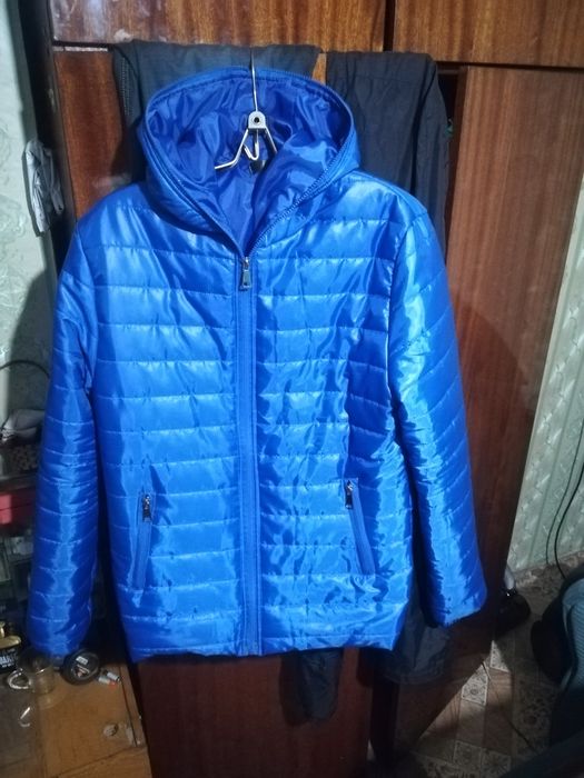 Продам куртку новую