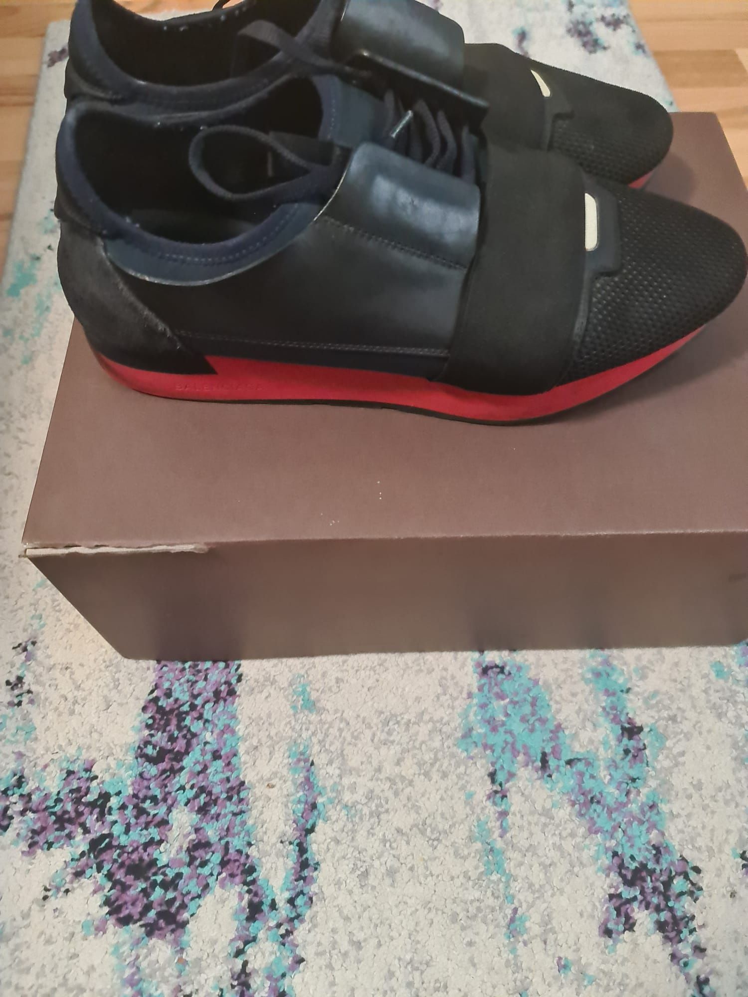 Adidași originali  purtați  sunt că noi