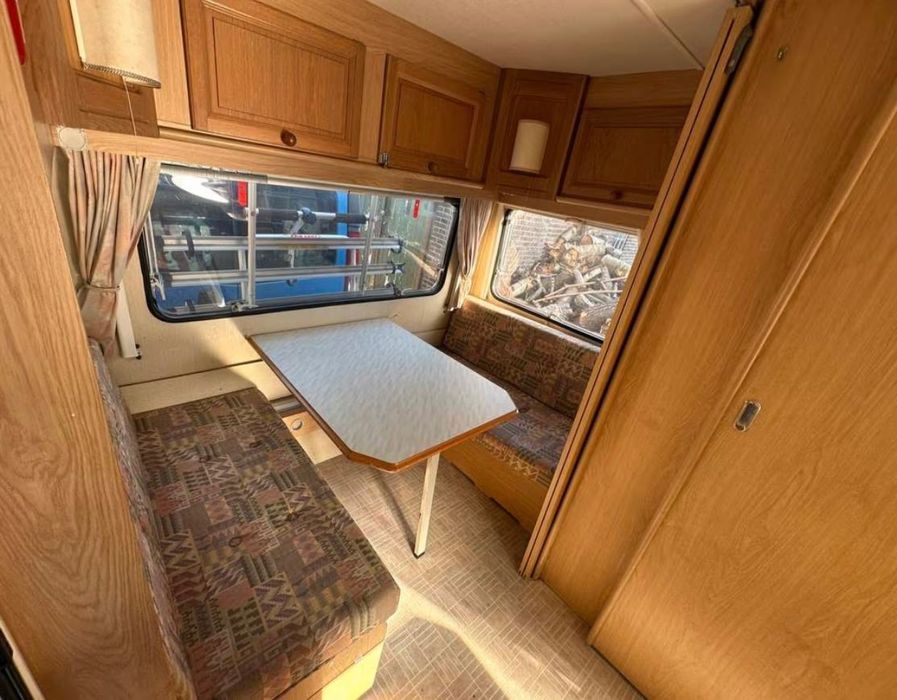 Rulotă Chateau în stare foarte bună.Merită văzută.