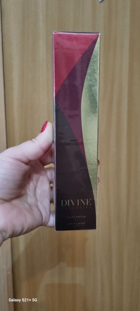 Apa de parfum Divine Exclusive