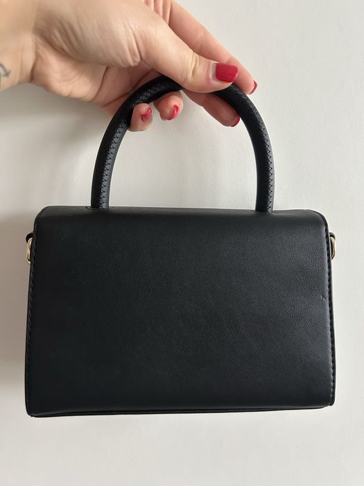 Малка черна дамска чанта Tommy Hilfiger