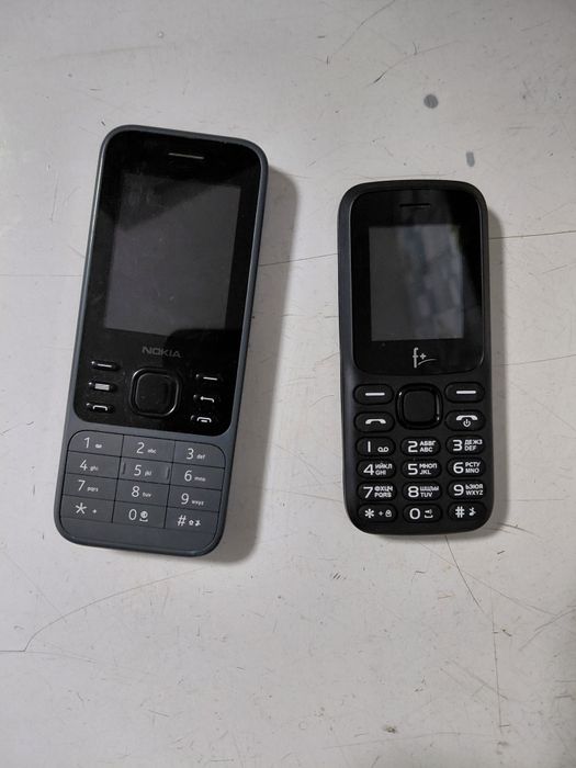 Продам два телефона цена за двоих