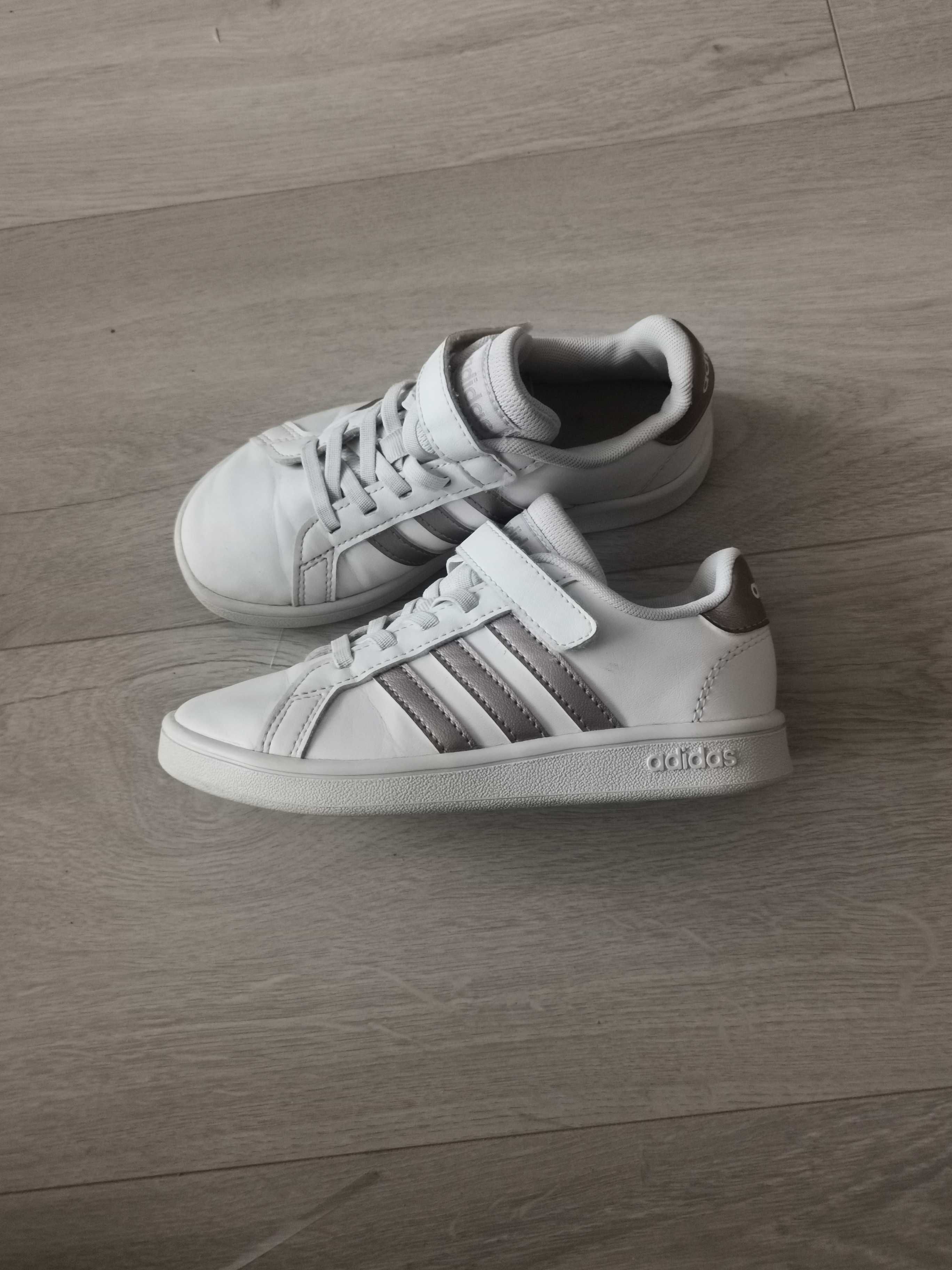 Pantofi Adidas mărimea 30