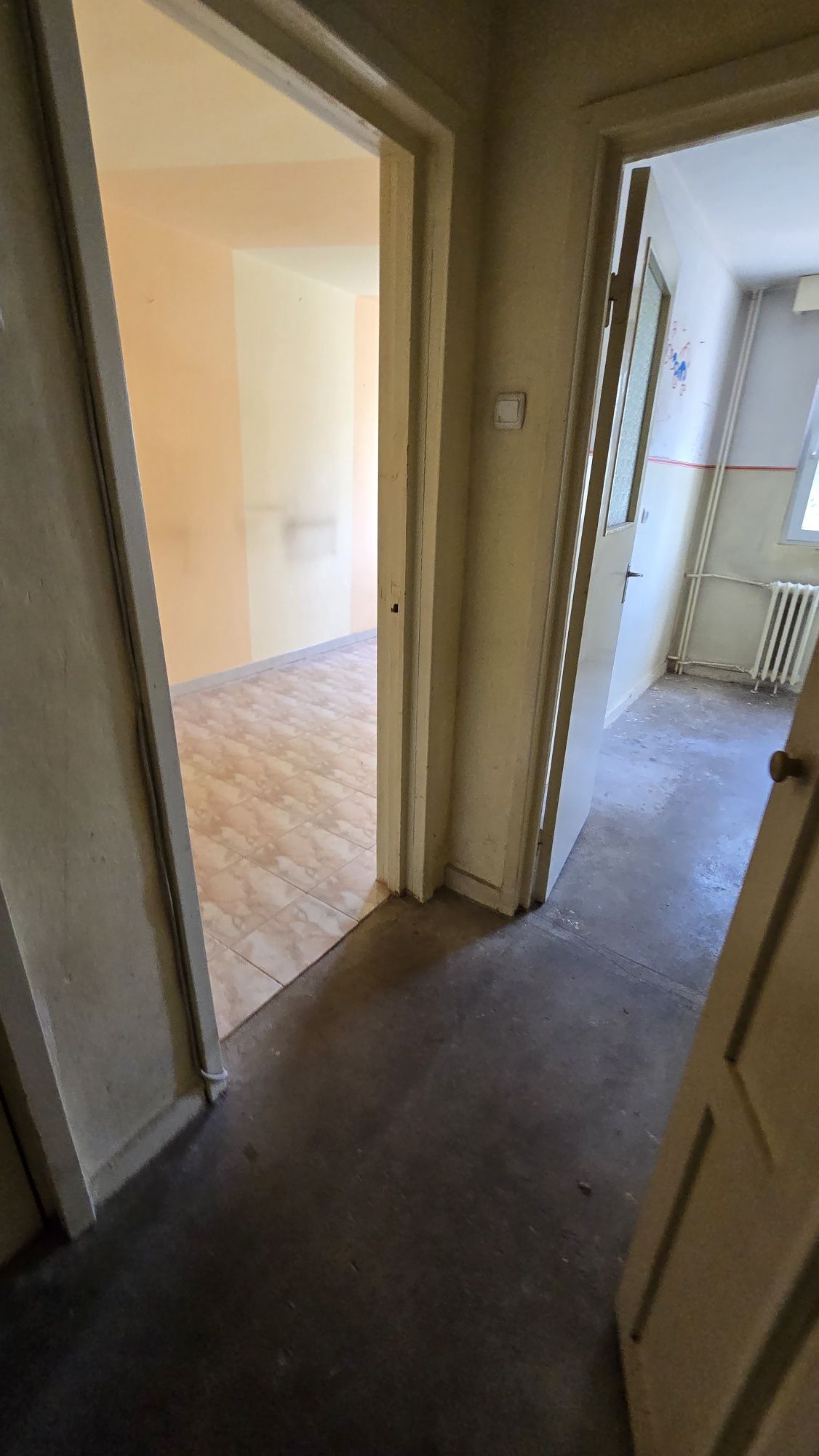 Vand apartament 3 camere,Micalaca,et.2