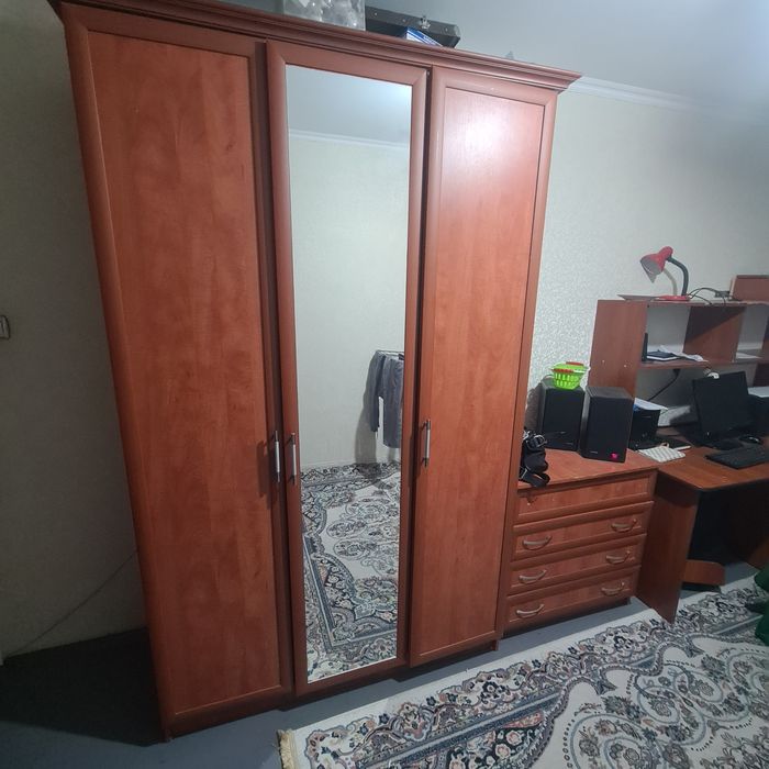 Продаётся шкаф недорого