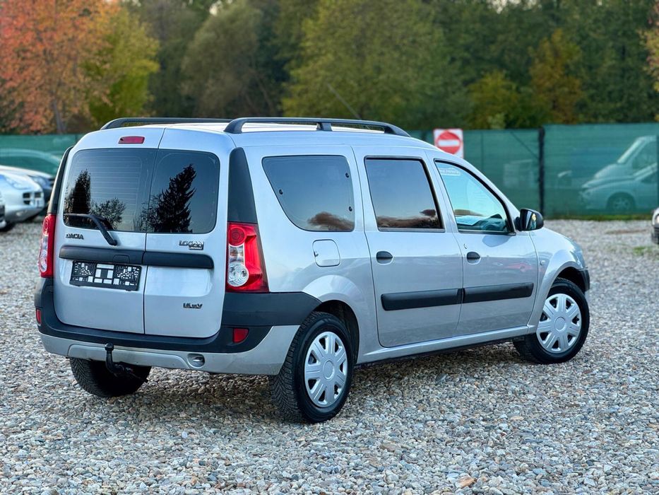 Logan Mcv cu 7 locuri motor 1.6 benzina parc Auto