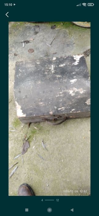 Стомни, гърнета, совалки, вретена, скрипали, куфари и д-р.